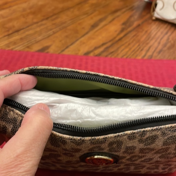 Anne Klein Animal Print Make Up Bag NWOT Excellent Graduation Gift - Picture 2 of 4